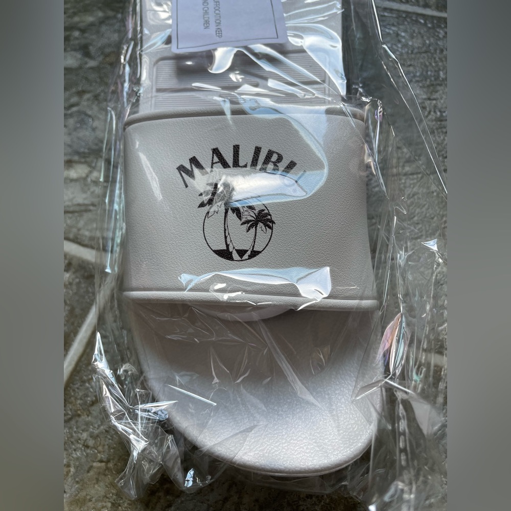 SIZE 9-11 UNISEX WHITE MALIBU SUMMER SANDALS